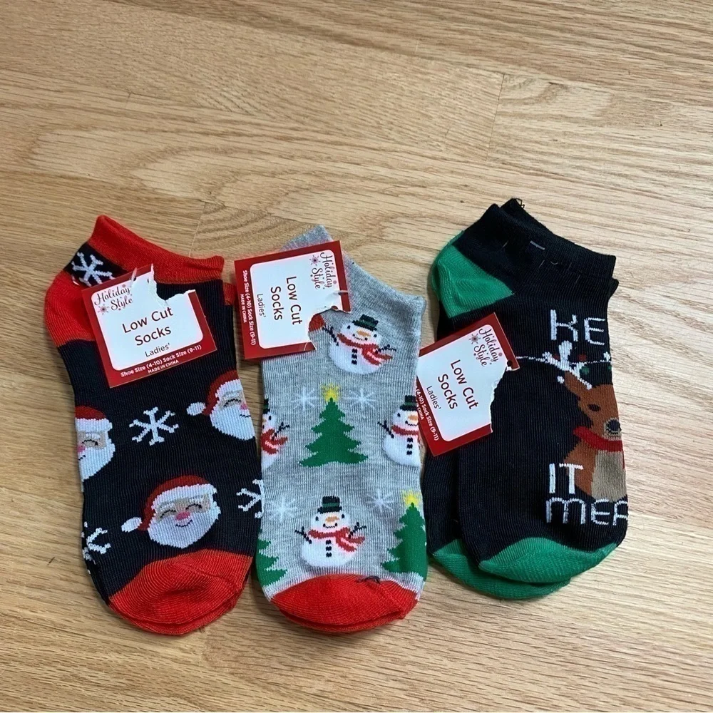 Christmas Women’s Low Cut Sock Bundle NWT Santa Clause Snowman Reindeer 4-10